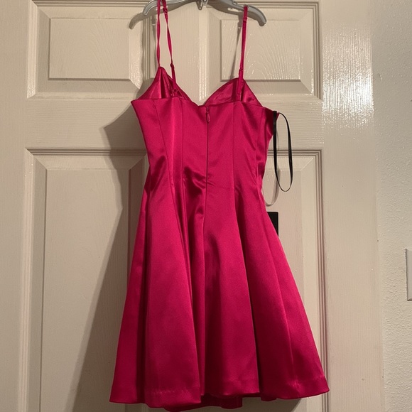 New bebe dress - Picture 3 of 5